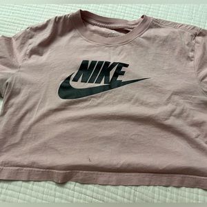 Cropped Nike tee